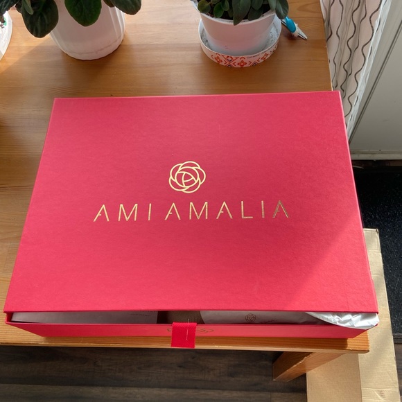 Ami Amalia wool sweater. Size L ( running small. M or S) - Picture 4 of 9